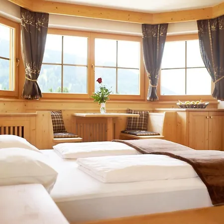 Hotel Garni Rosengarten 3*
